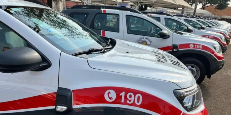 Polícia Militar prende dois indivíduos por tráfico de drogas